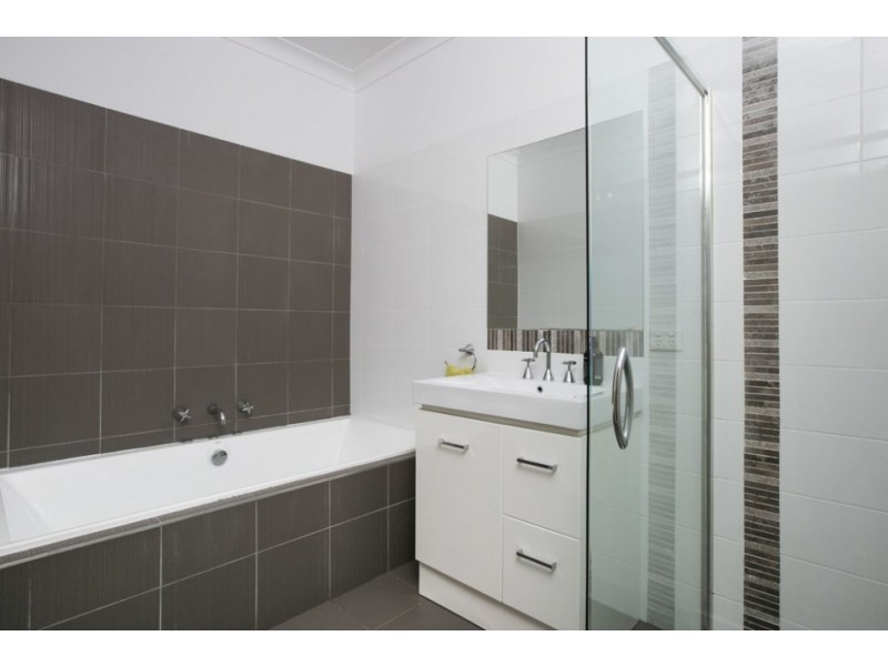 8 Ian Bruce Crescent, Balgownie NSW 2519