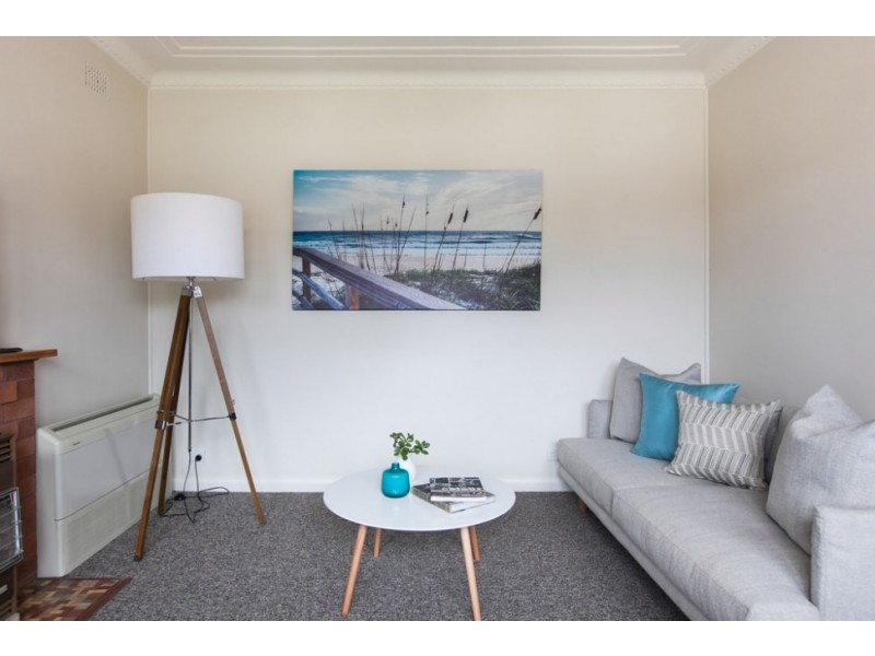 9 Mary Ann Street, Towradgi NSW 2518