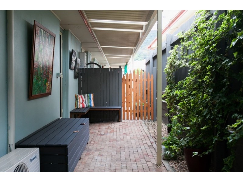 2/1 Midgley Street, Corrimal NSW 2518