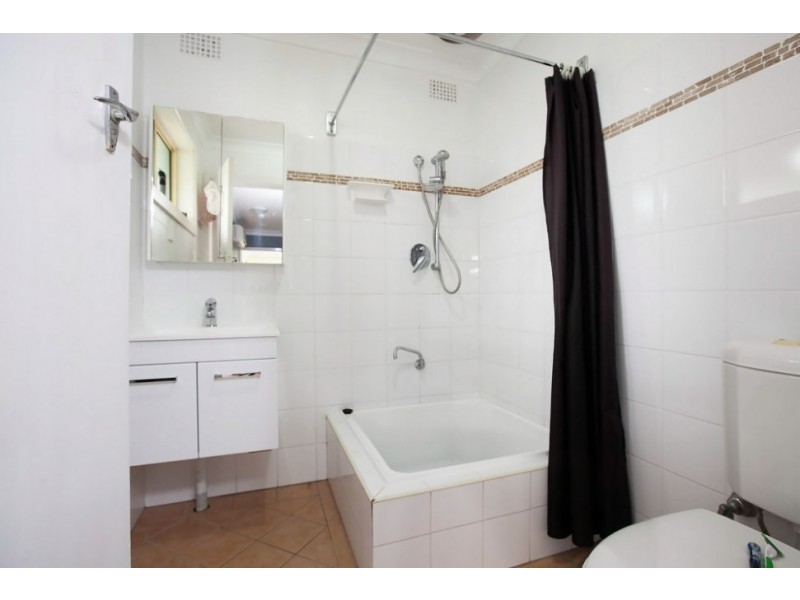 2/1 Midgley Street, Corrimal NSW 2518