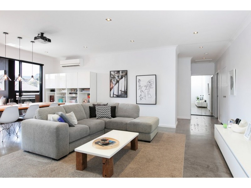 2/77 Auburn Street, Wollongong NSW 2500