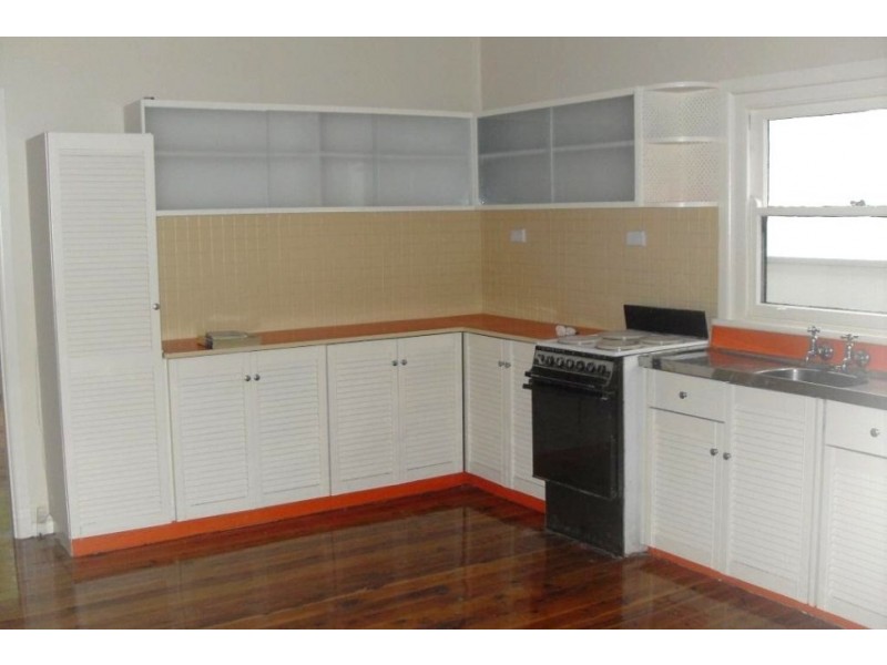 4 Ocean Avenue, Woonona NSW 2517