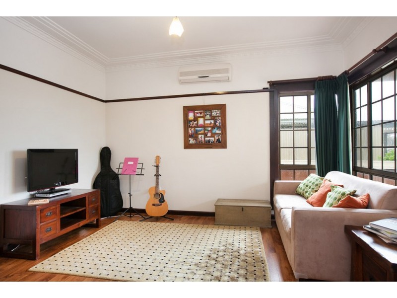 64 Dobbie Avenue, East Corrimal NSW 2518