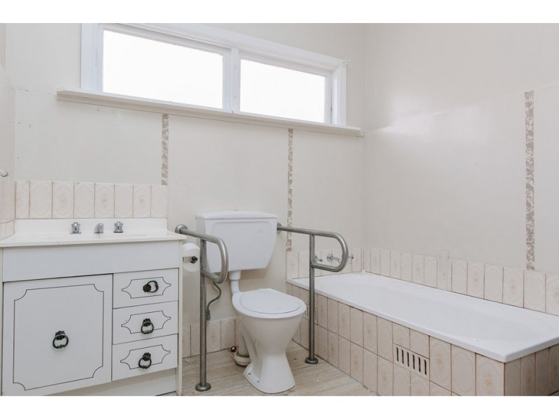 22 Cawley Street, Bellambi NSW 2518