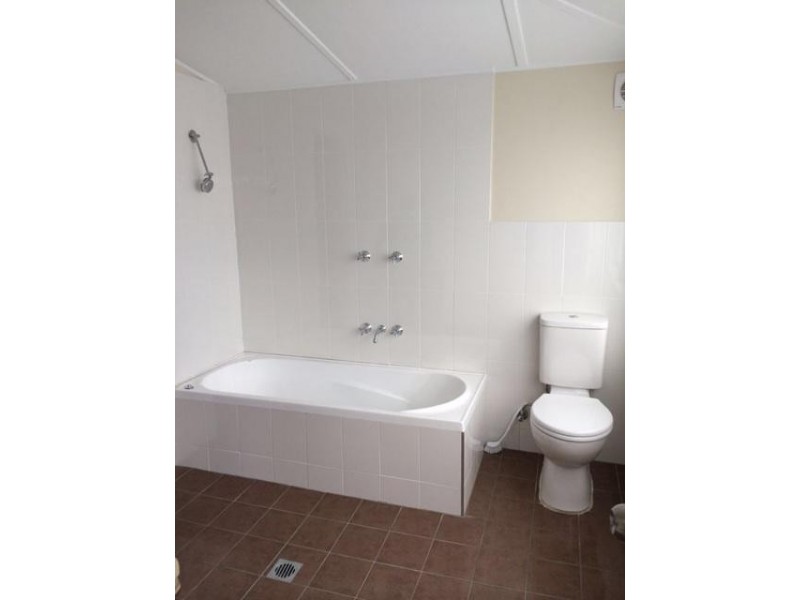 4 Wrexham Road, Thirroul NSW 2515