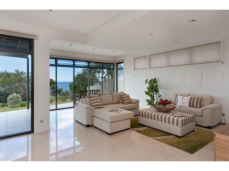 32 Donlan Road, Mollymook Beach NSW 2539