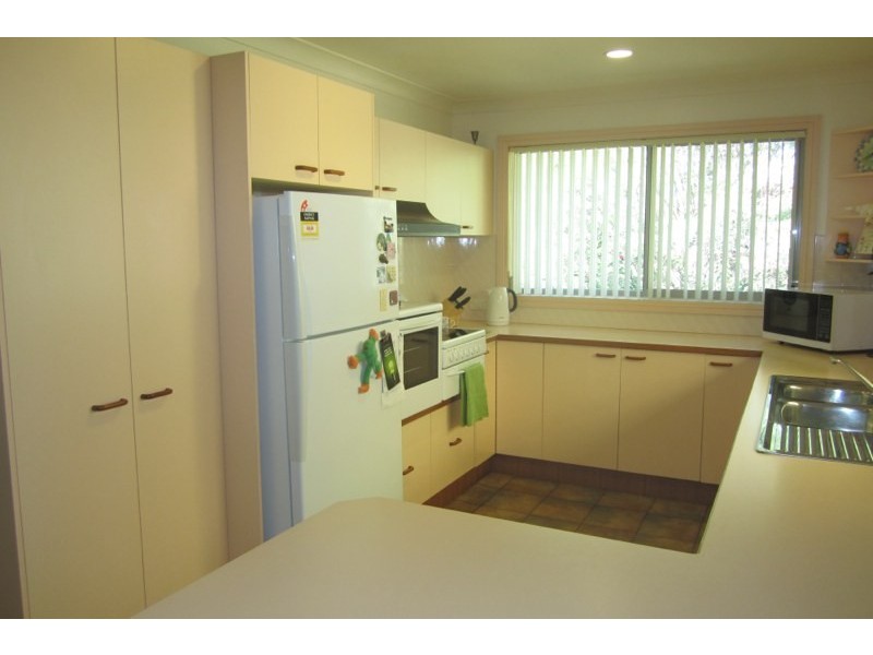6 Robin Place, Mollymook NSW 2539