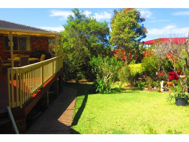 6 Robin Place, Mollymook NSW 2539