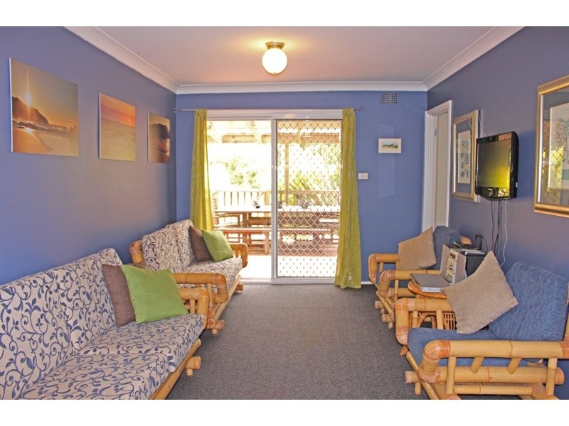 11 Donlan Road Road, Mollymook Beach NSW 2539