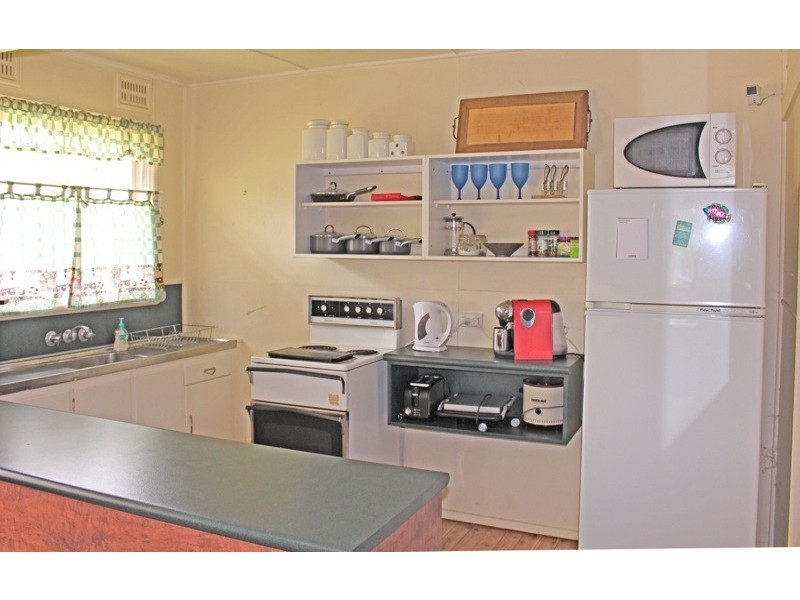 11 Donlan Road Road, Mollymook Beach NSW 2539
