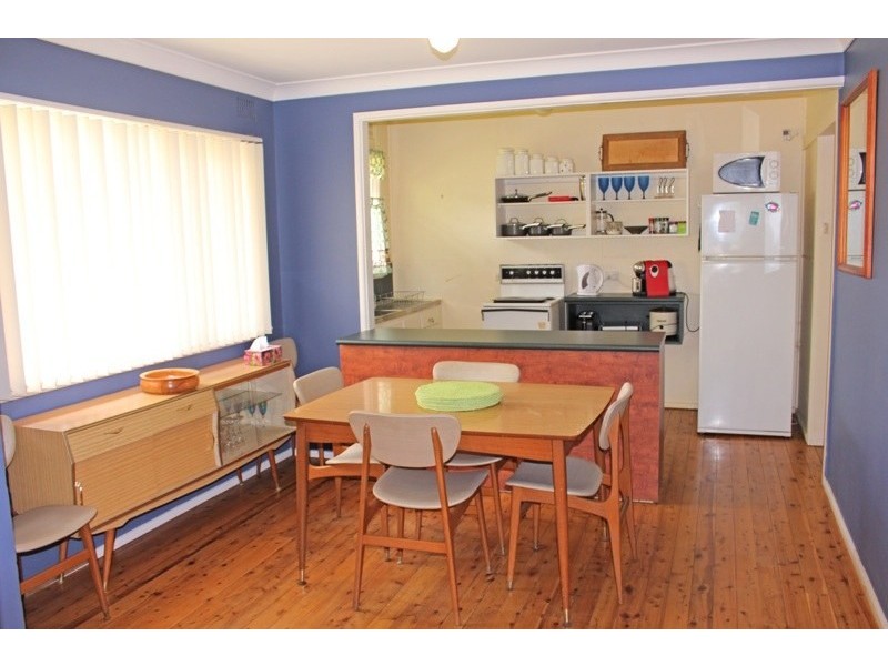 11 Donlan Road Road, Mollymook Beach NSW 2539