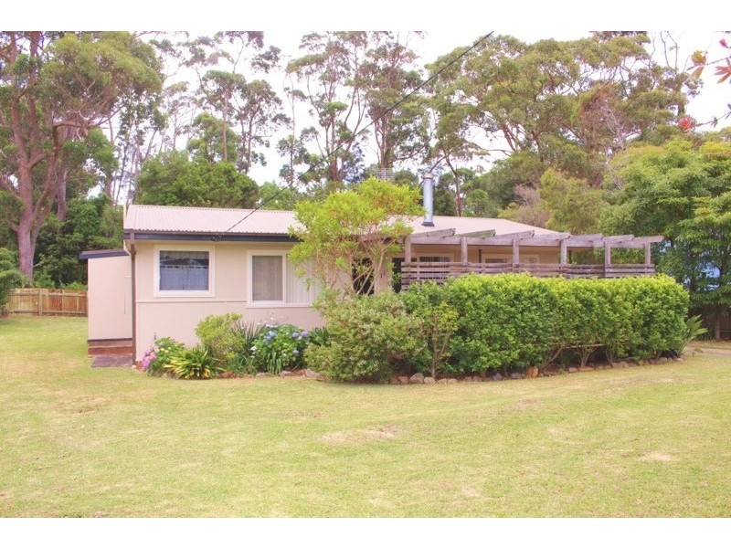 11 Donlan Road Road, Mollymook Beach NSW 2539