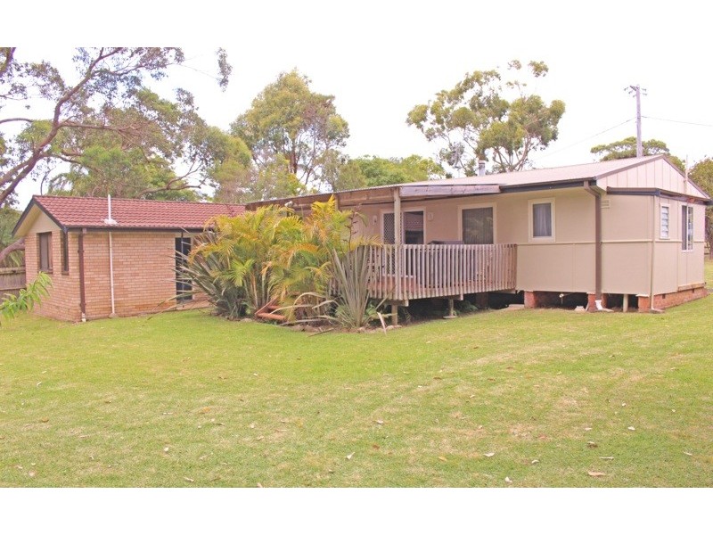 11 Donlan Road Road, Mollymook Beach NSW 2539