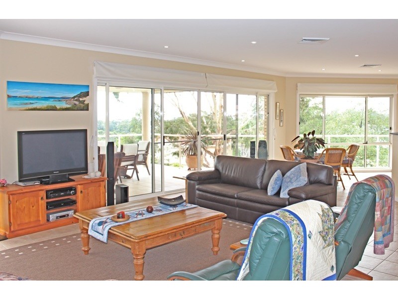 13 Seascape Close, Narrawallee NSW 2539