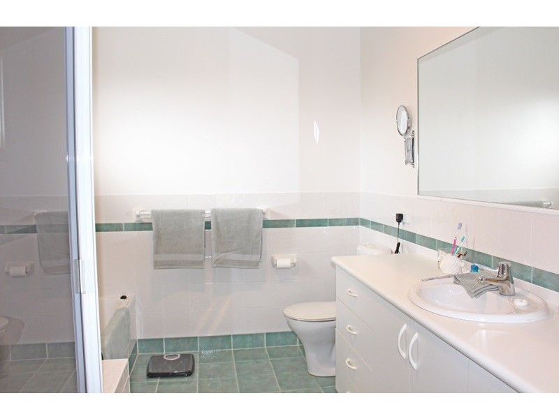 13 Seascape Close, Narrawallee NSW 2539