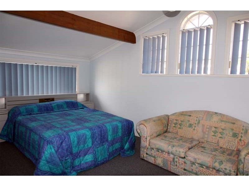 197 Mitchell Parade, Mollymook Beach NSW 2539