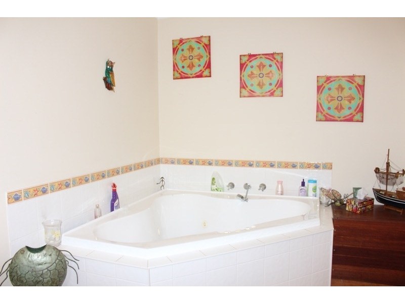 2 Alma Avenue, Fishermans Paradise NSW 2539