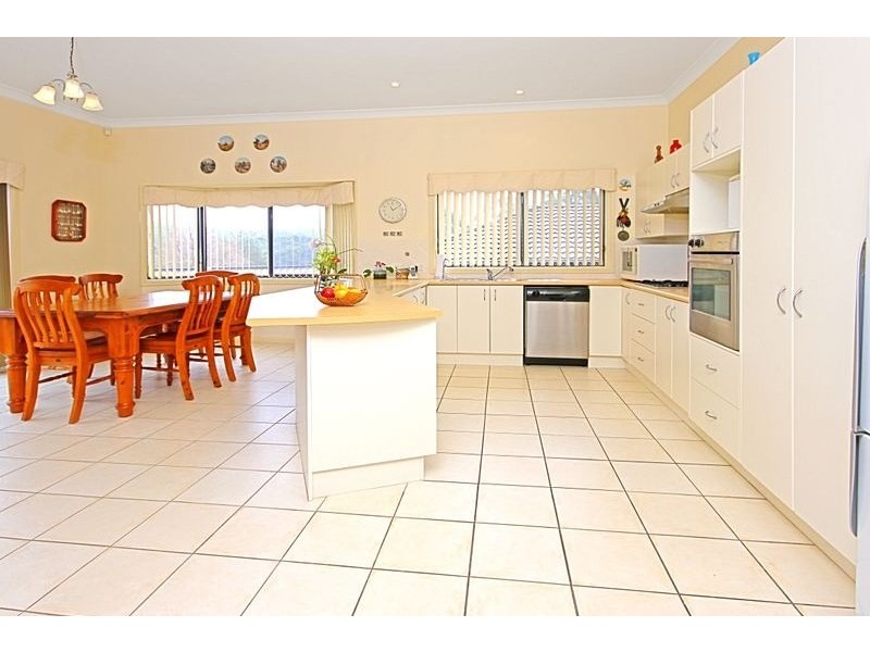 11 Clifford Close, Mollymook NSW 2539