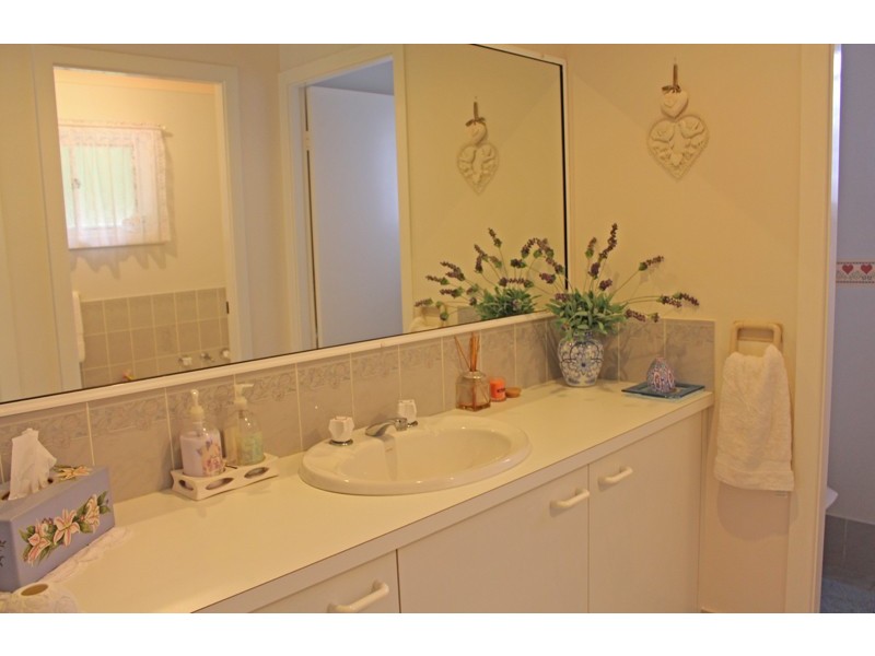 11 Gemini Way, Narrawallee NSW 2539