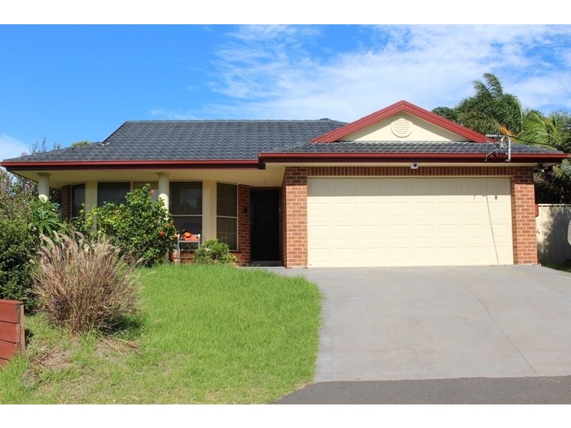 74 Princes Highway, Lake Tabourie NSW 2539
