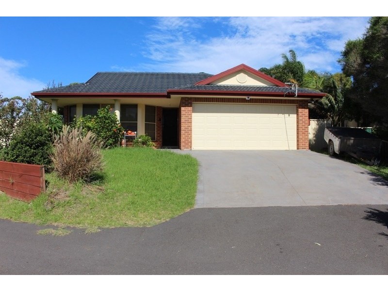 74 Princes Highway, Lake Tabourie NSW 2539