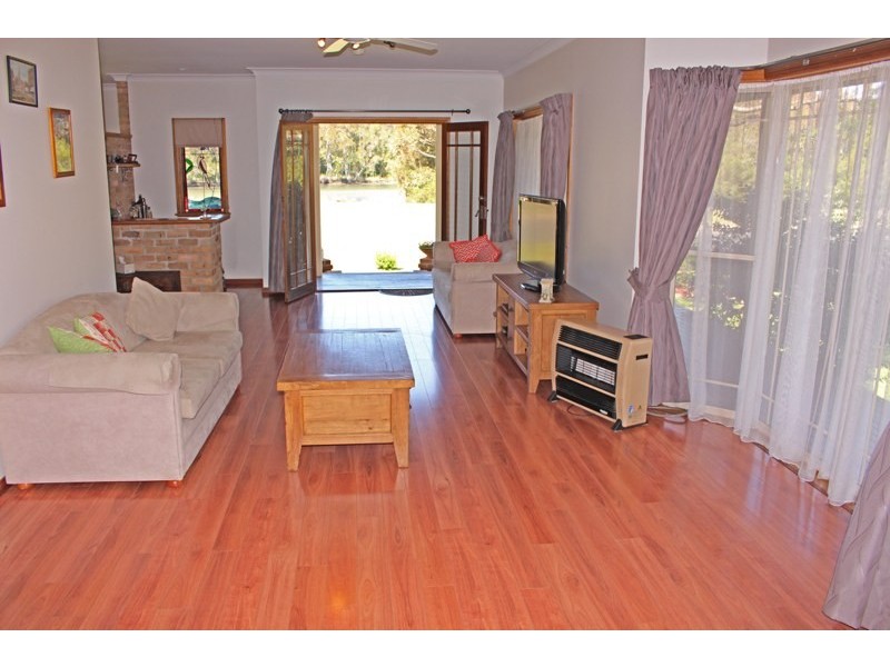 17 Portland Way, Lake Tabourie NSW 2539