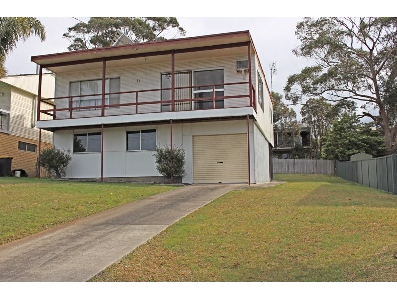 11 Carroll Avenue, Mollymook Beach NSW 2539