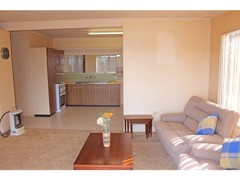 11 Carroll Avenue, Mollymook Beach NSW 2539