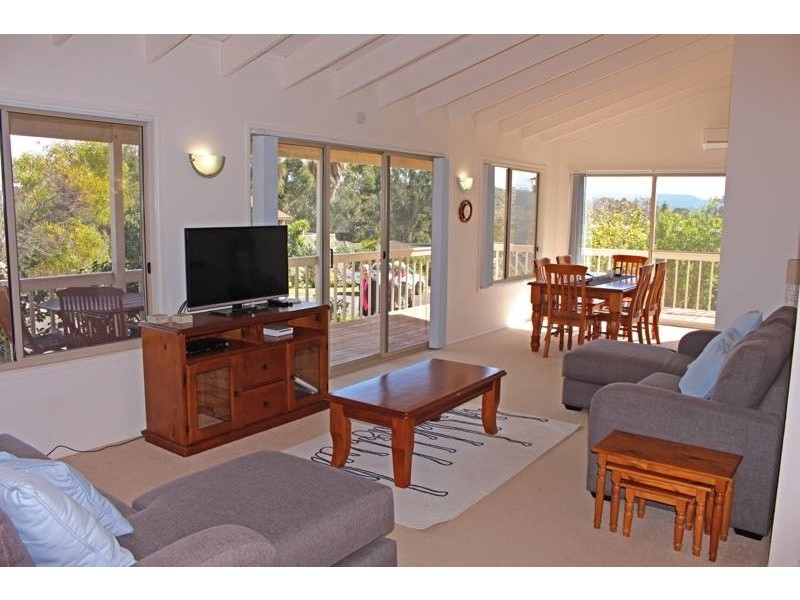 9 Jones Avenue, Mollymook Beach NSW 2539
