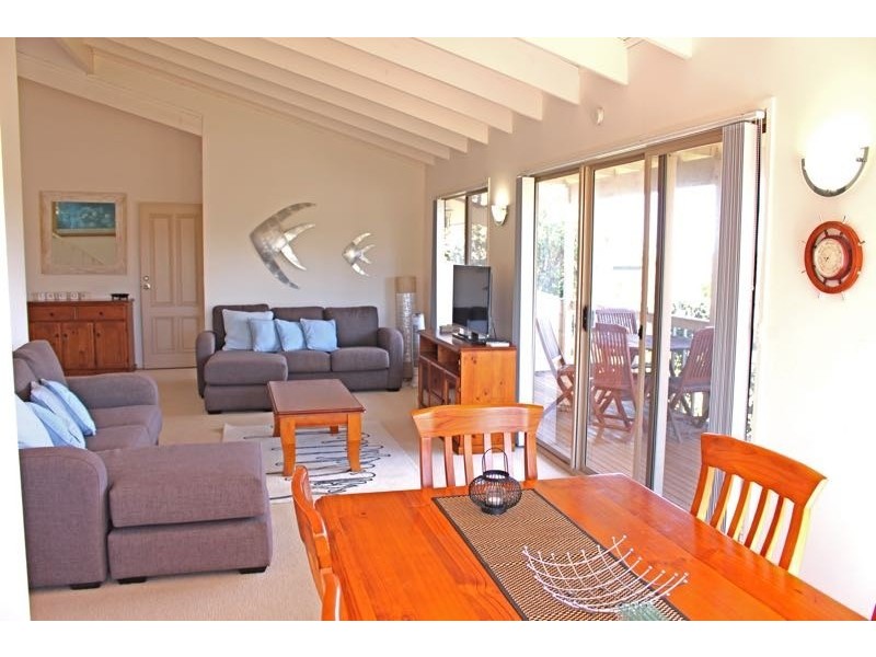 9 Jones Avenue, Mollymook Beach NSW 2539