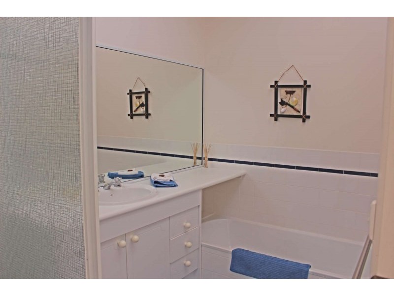 9 Jones Avenue, Mollymook Beach NSW 2539