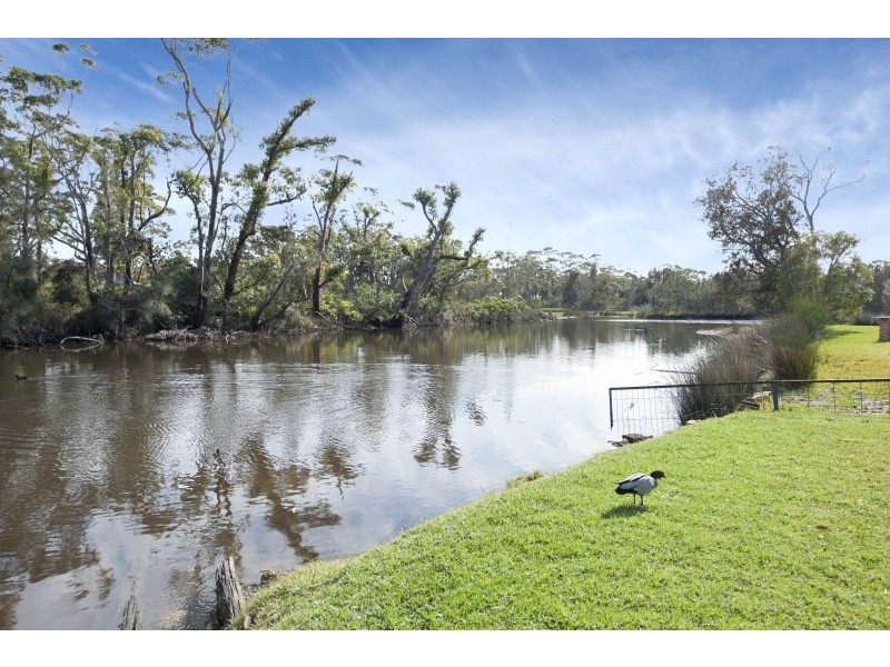 3  Oak Avenue, Lake Tabourie NSW 2539