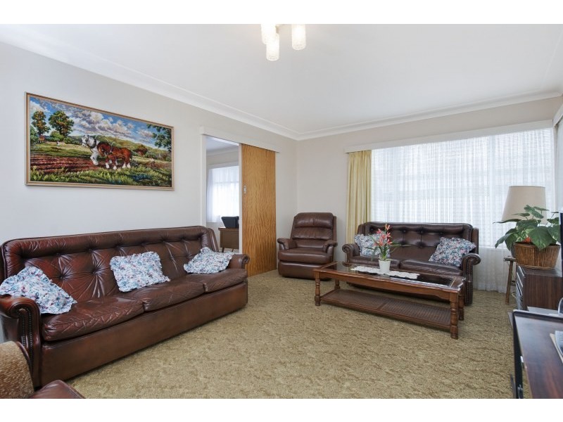 3  Oak Avenue, Lake Tabourie NSW 2539