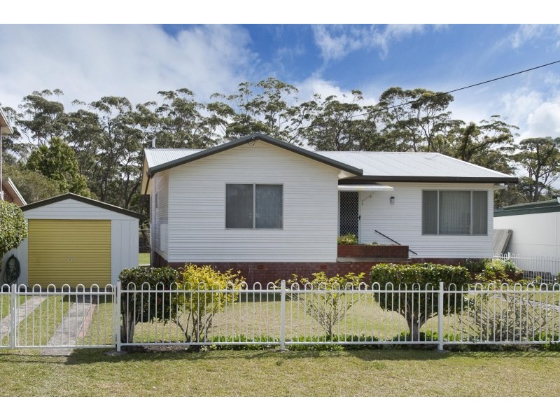 3  Oak Avenue, Lake Tabourie NSW 2539