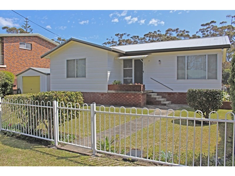 3  Oak Avenue, Lake Tabourie NSW 2539