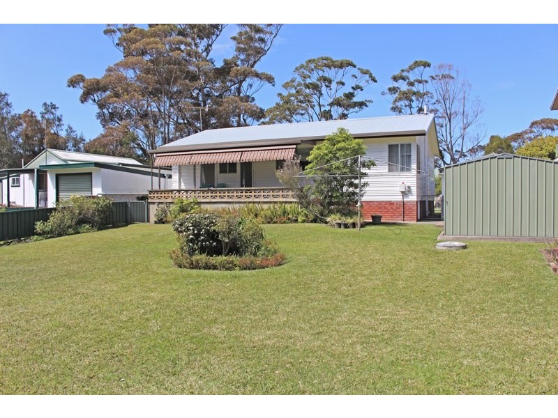3  Oak Avenue, Lake Tabourie NSW 2539