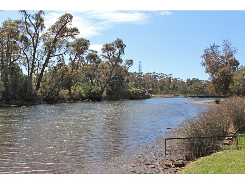 3  Oak Avenue, Lake Tabourie NSW 2539