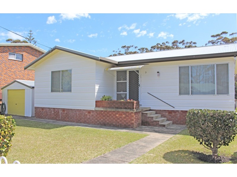 3  Oak Avenue, Lake Tabourie NSW 2539
