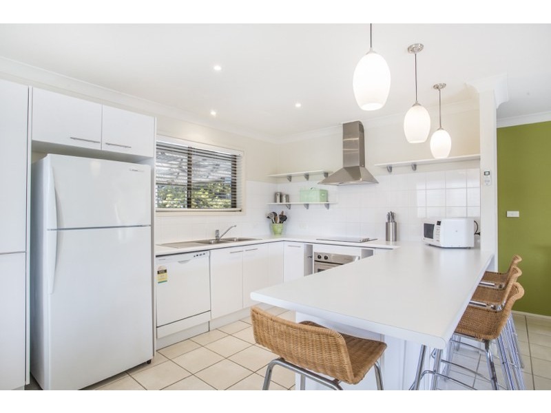 4 Mudges Avenue, Narrawallee NSW 2539