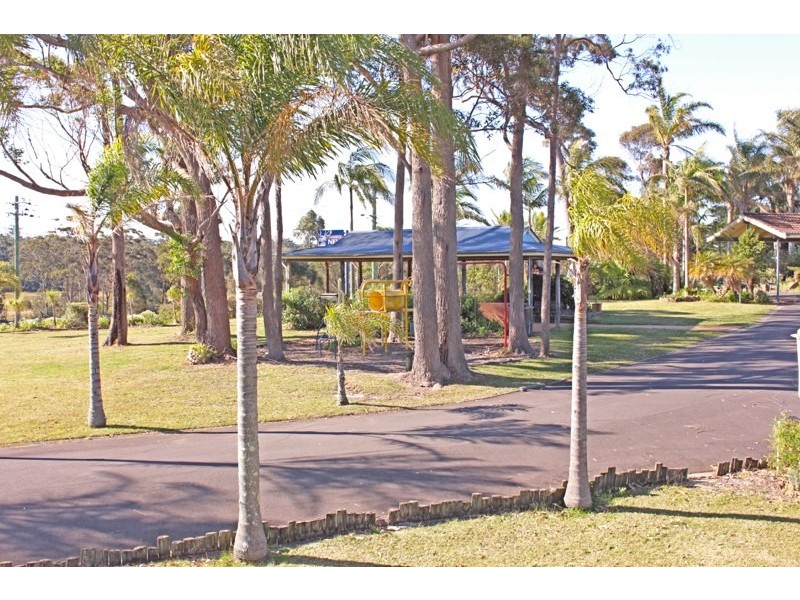 5 Weymouth Road, Lake Tabourie NSW 2539