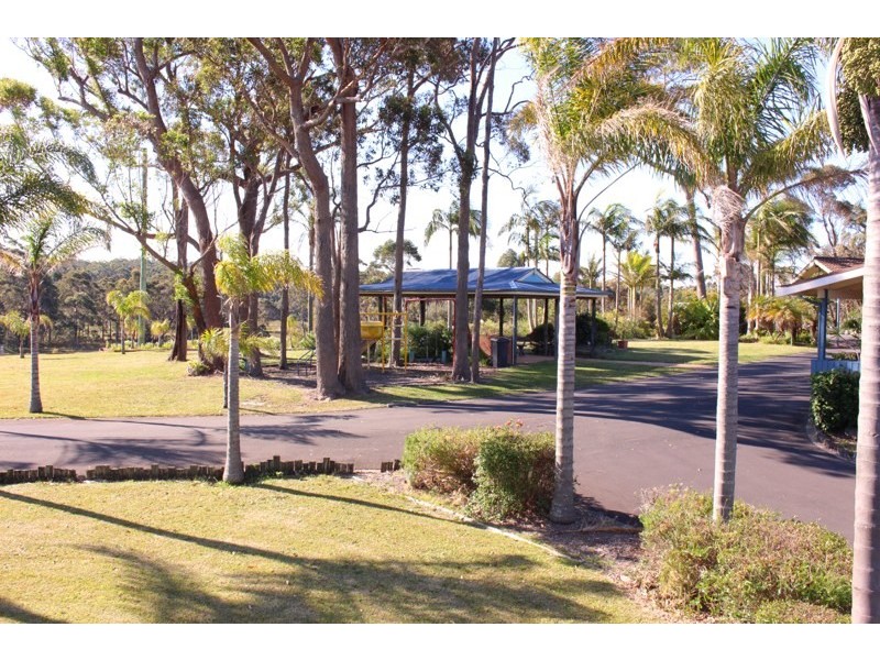 5 Weymouth Road, Lake Tabourie NSW 2539