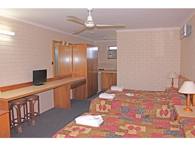 5 Weymouth Road, Lake Tabourie NSW 2539