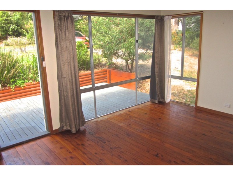 27 Ross Avenue, Narrawallee NSW 2539