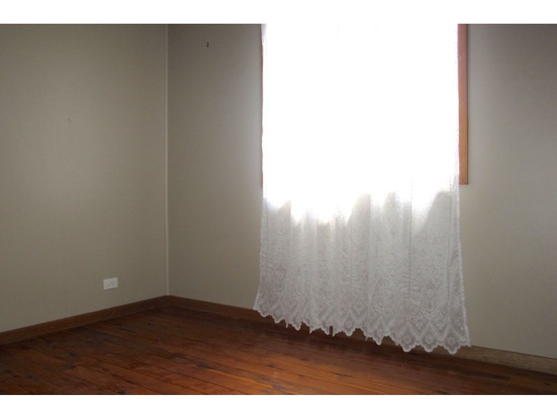 27 Ross Avenue, Narrawallee NSW 2539
