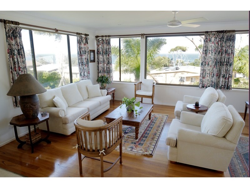 10 Booth Avenue, Narrawallee NSW 2539