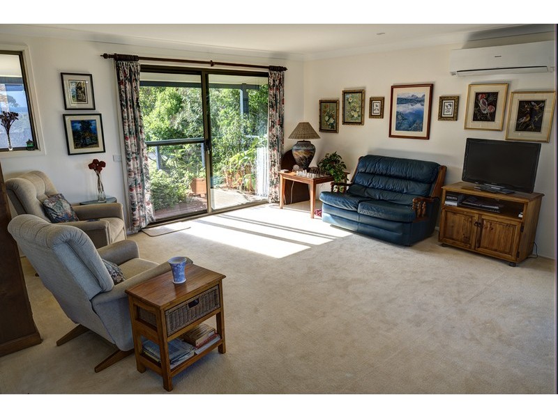 10 Booth Avenue, Narrawallee NSW 2539