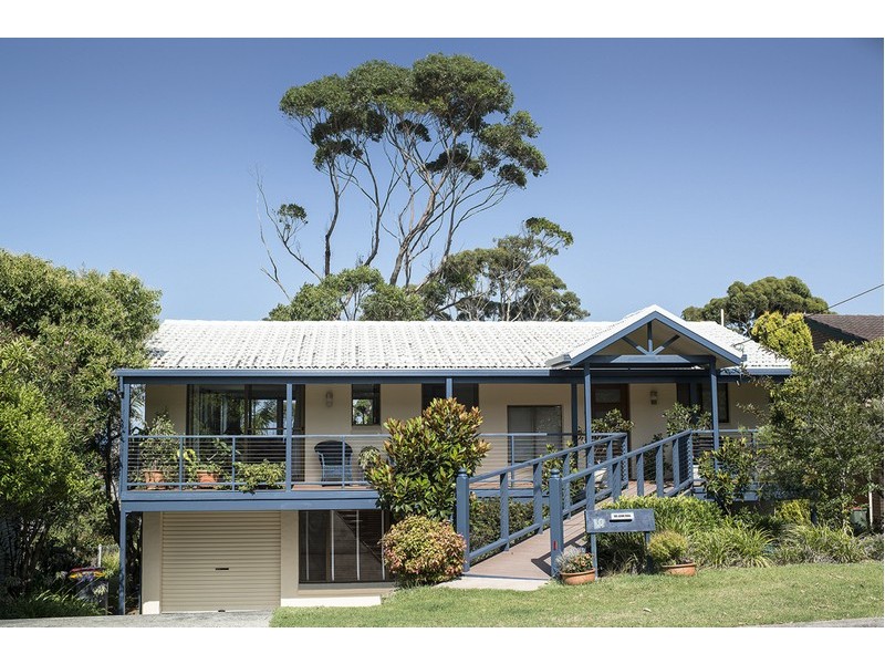 10 Booth Avenue, Narrawallee NSW 2539