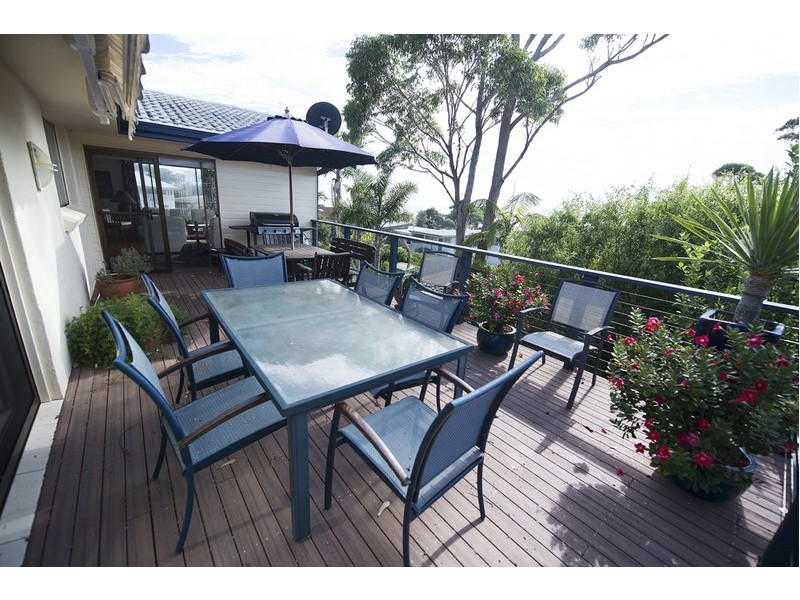 10 Booth Avenue, Narrawallee NSW 2539