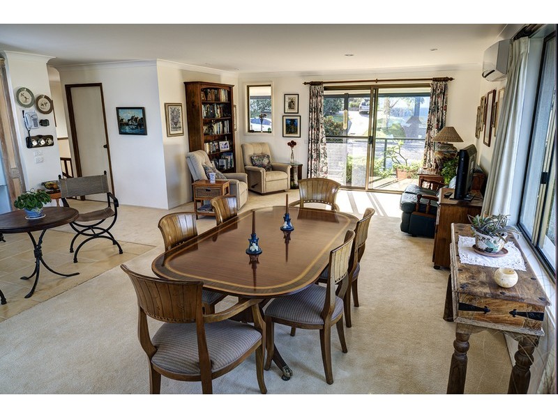 10 Booth Avenue, Narrawallee NSW 2539