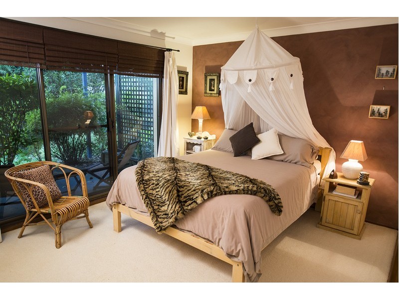 10 Booth Avenue, Narrawallee NSW 2539